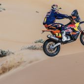 Toby Price von Red Bull KTM Factory Racing hat die erste Hälfte der Marathon-Etappe der Rallye Dakar im Empty Quarter als Drittschnellster beendet.